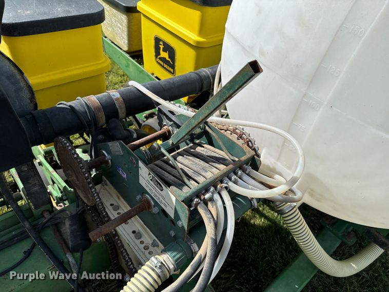 image for item ND9197 John Deere 7200 planter