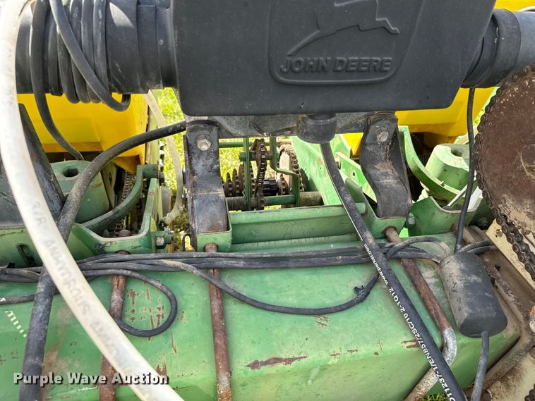 image for item ND9197 John Deere 7200 planter