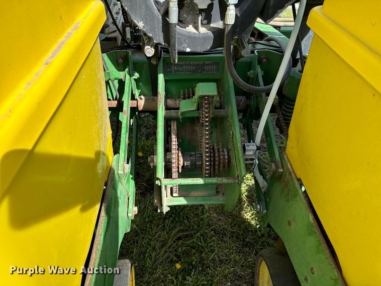 image for item ND9197 John Deere 7200 planter