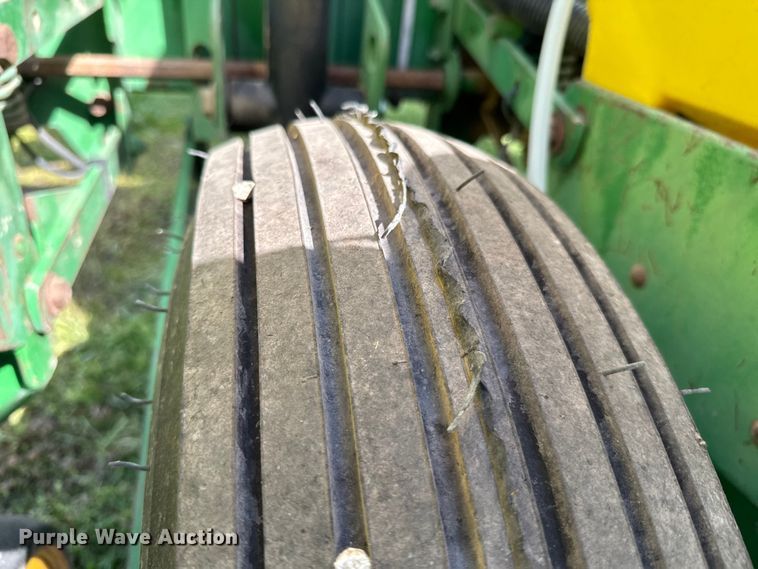 image for item ND9197 John Deere 7200 planter
