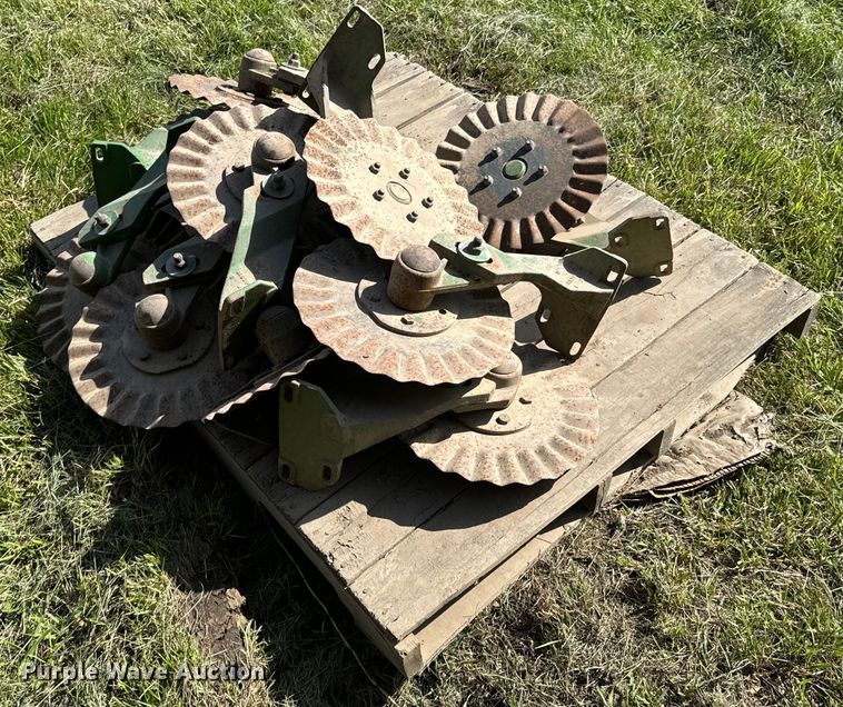 image for item ND9197 John Deere 7200 planter