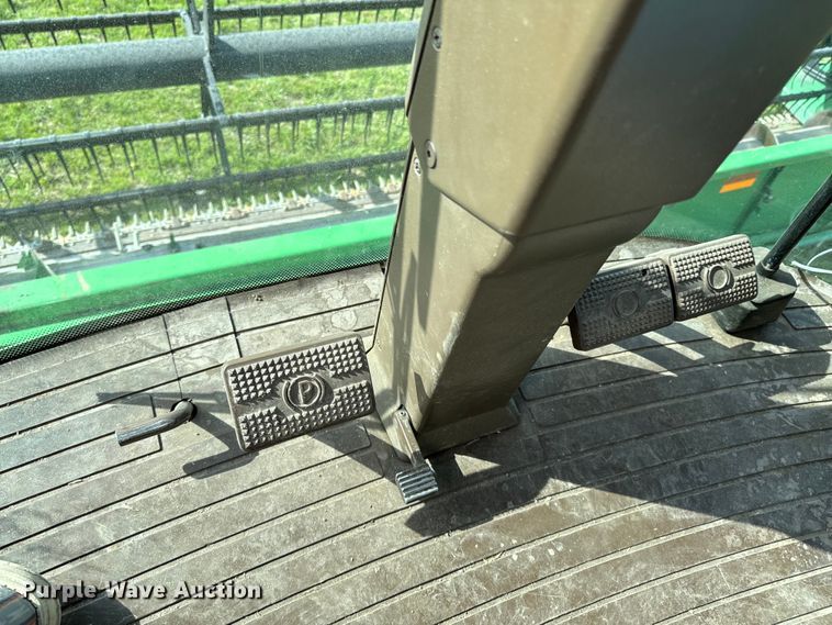 image for item ND9198 1998 John Deere 9610 RWA combine