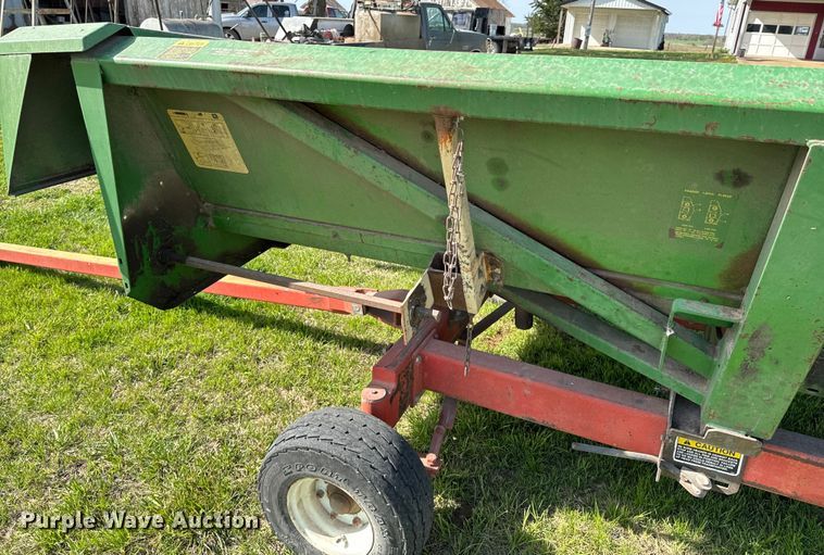 image for item ND9200 John Deere 843 corn head