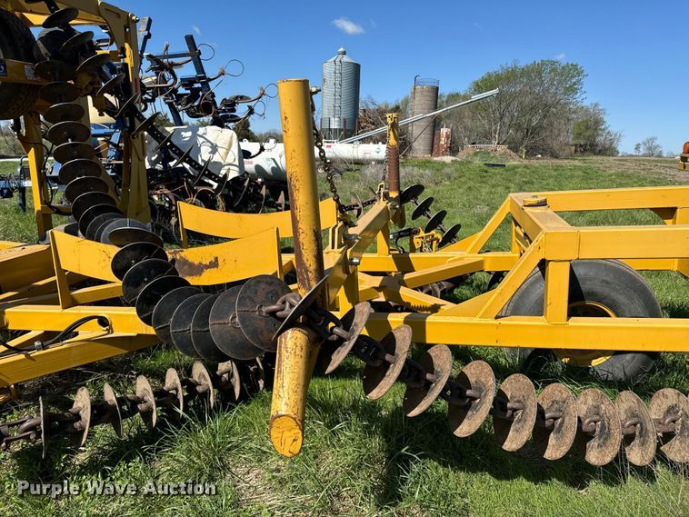 image for item ND9209 2010 Humdinger 455CDH chain disc harrow