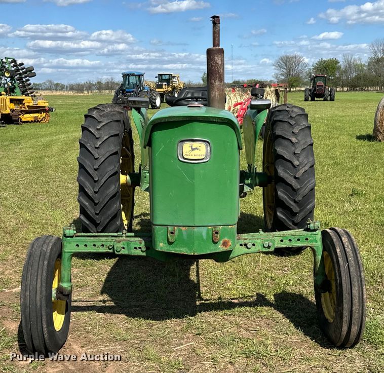 image for item ND9212 1969 John Deere  2020 tractor