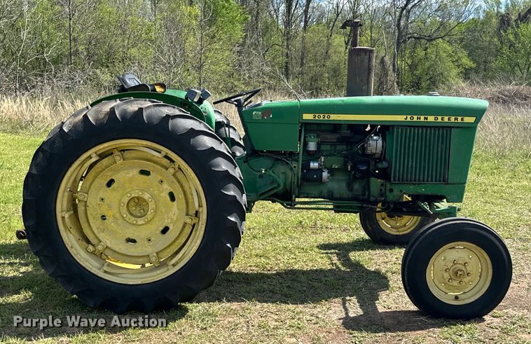 image for item ND9212 1969 John Deere  2020 tractor