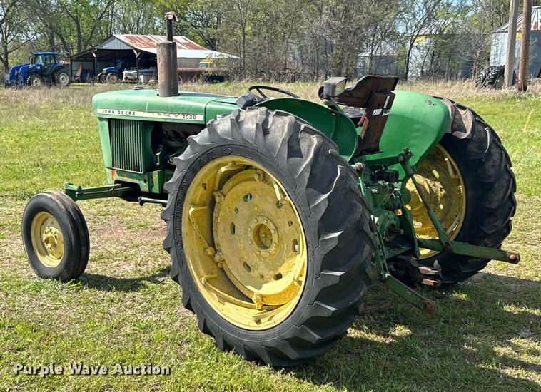 image for item ND9212 1969 John Deere  2020 tractor
