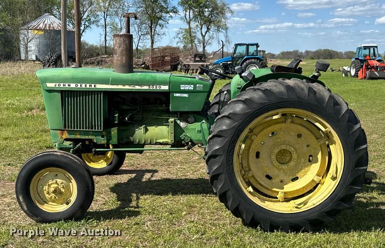 image for item ND9212 1969 John Deere  2020 tractor