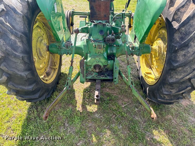 image for item ND9212 1969 John Deere  2020 tractor