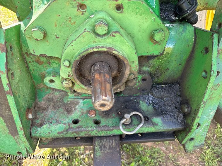 image for item ND9212 1969 John Deere  2020 tractor