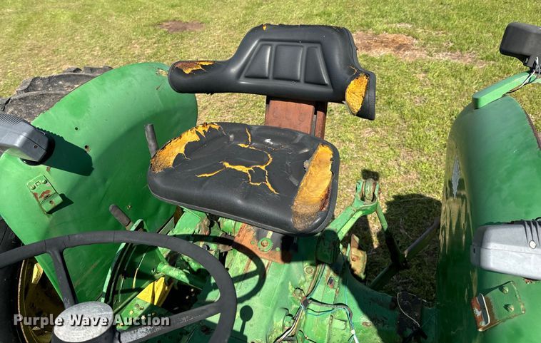 image for item ND9212 1969 John Deere  2020 tractor