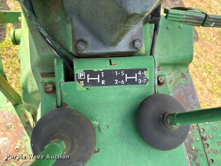 image for item ND9212 1969 John Deere  2020 tractor