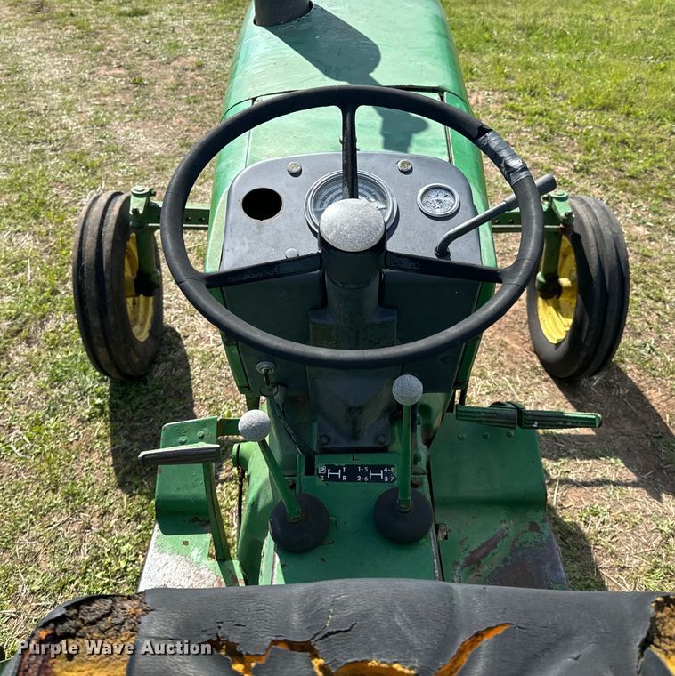 image for item ND9212 1969 John Deere  2020 tractor