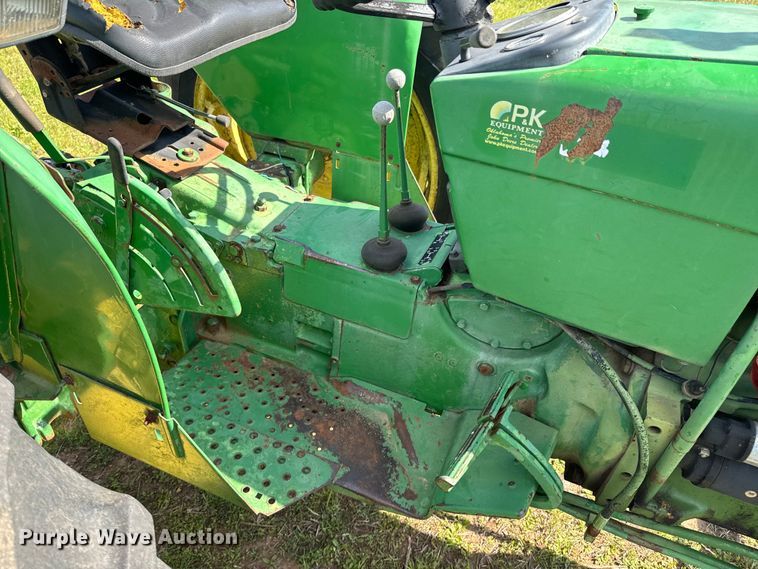 image for item ND9212 1969 John Deere  2020 tractor