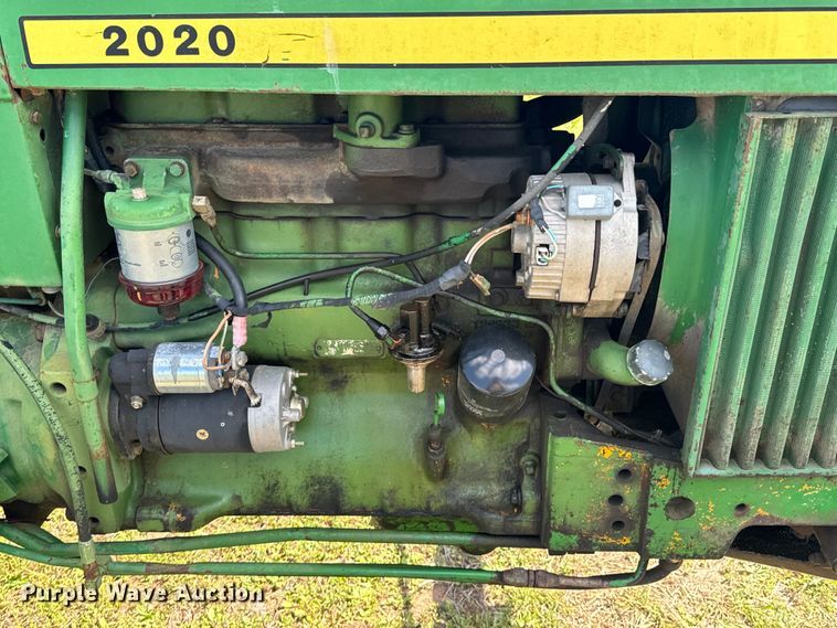 image for item ND9212 1969 John Deere  2020 tractor