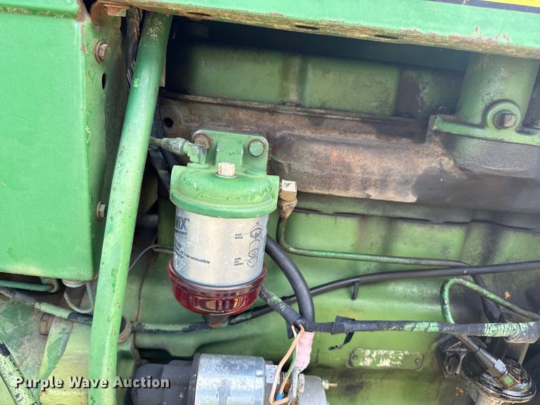 image for item ND9212 1969 John Deere  2020 tractor