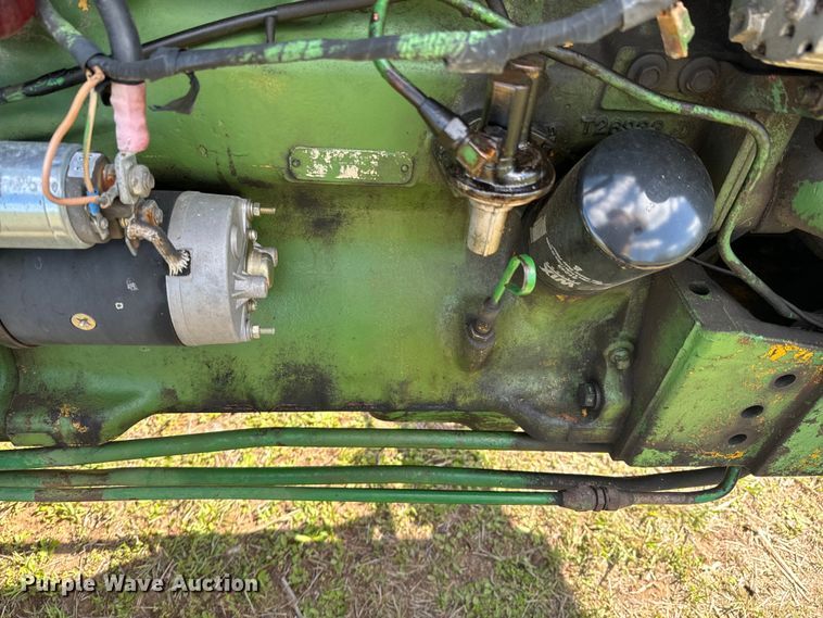 image for item ND9212 1969 John Deere  2020 tractor