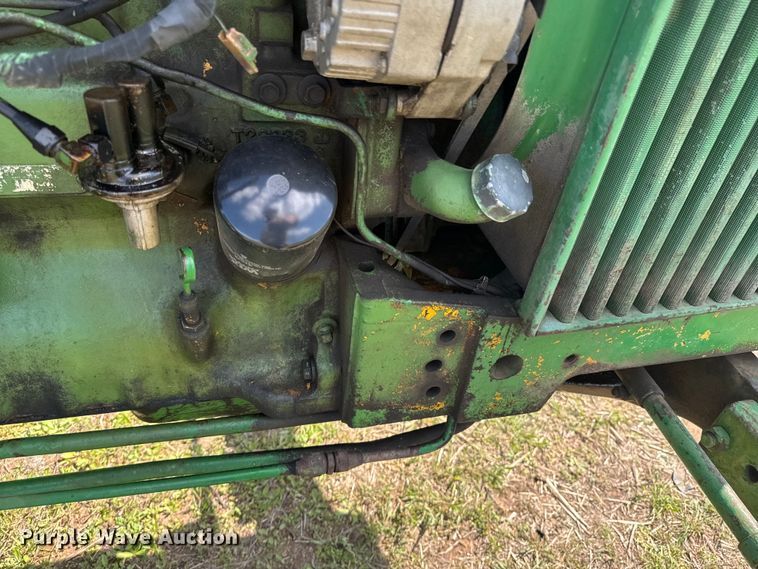 image for item ND9212 1969 John Deere  2020 tractor