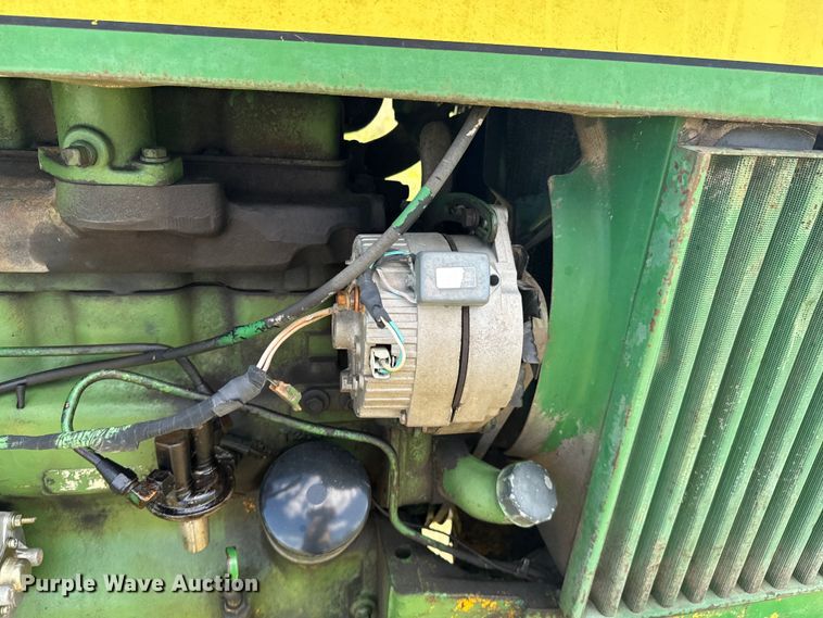 image for item ND9212 1969 John Deere  2020 tractor