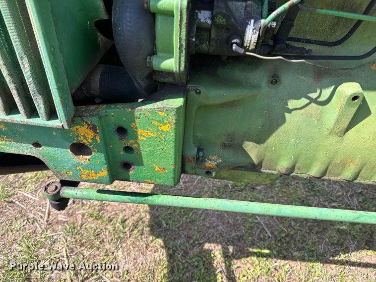image for item ND9212 1969 John Deere  2020 tractor