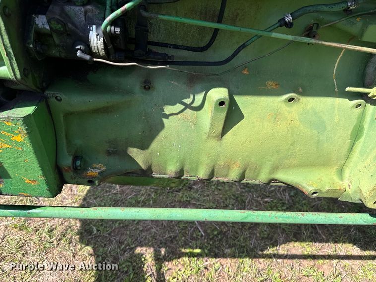 image for item ND9212 1969 John Deere  2020 tractor