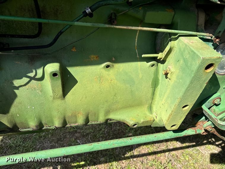 image for item ND9212 1969 John Deere  2020 tractor