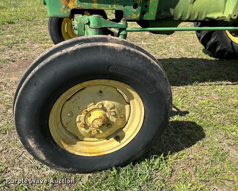 image for item ND9212 1969 John Deere  2020 tractor