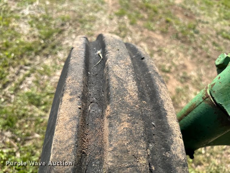 image for item ND9212 1969 John Deere  2020 tractor