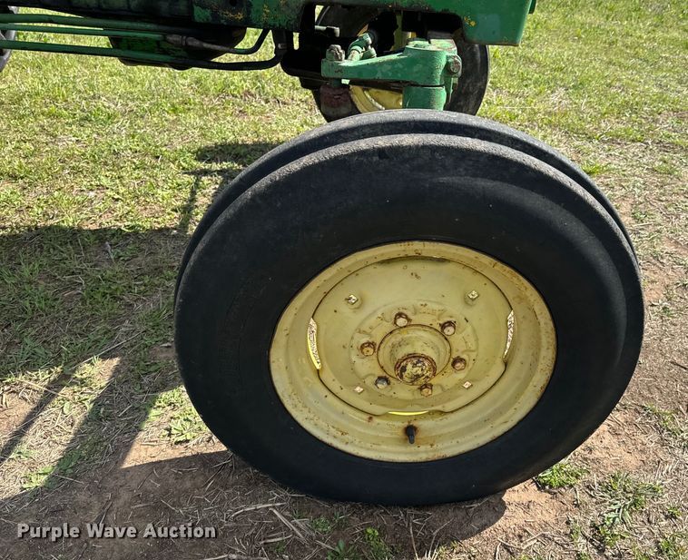 image for item ND9212 1969 John Deere  2020 tractor