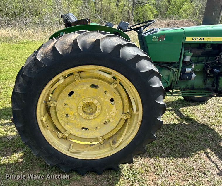 image for item ND9212 1969 John Deere  2020 tractor