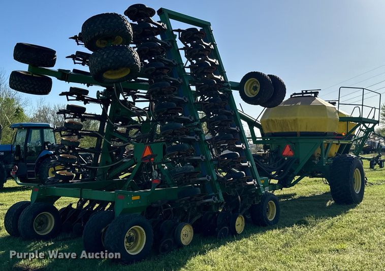 image for item ND9213 John Deere 1850 air seeder