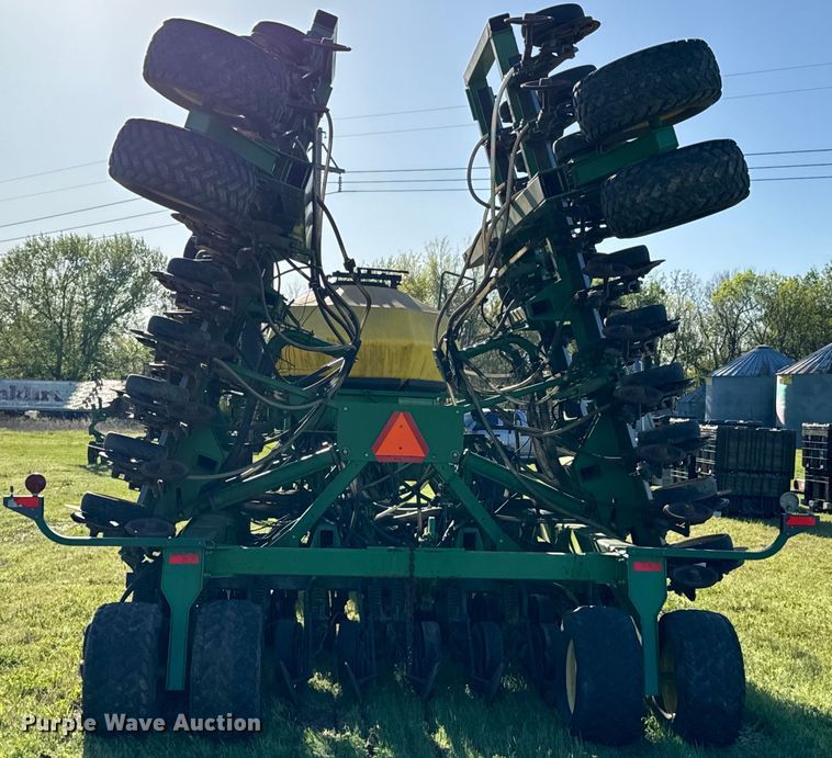 image for item ND9213 John Deere 1850 air seeder