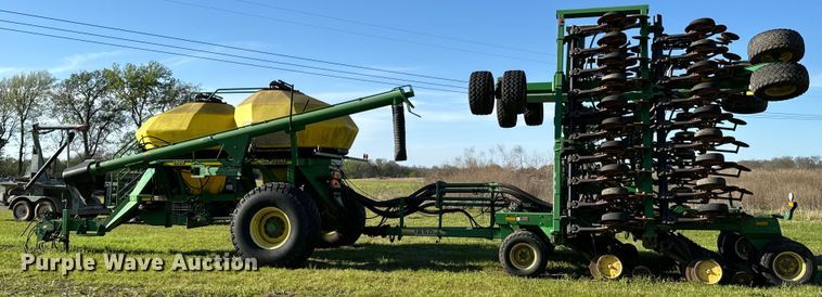 image for item ND9213 John Deere 1850 air seeder