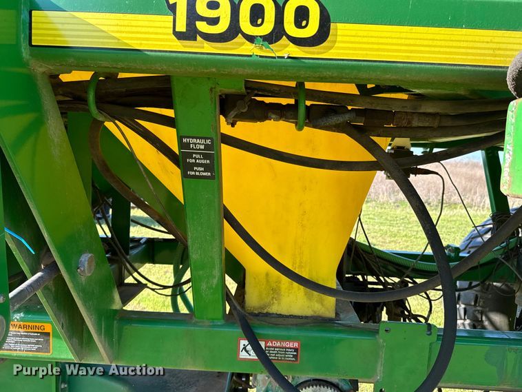 image for item ND9213 John Deere 1850 air seeder
