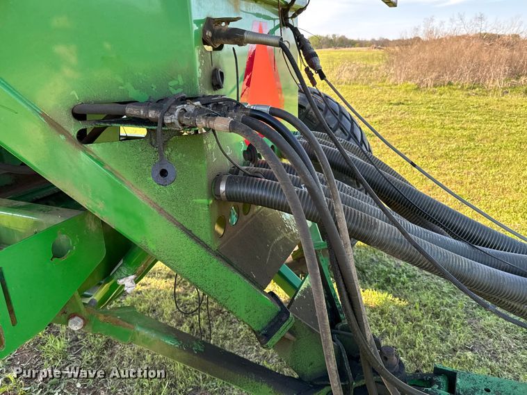 image for item ND9213 John Deere 1850 air seeder