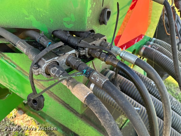image for item ND9213 John Deere 1850 air seeder