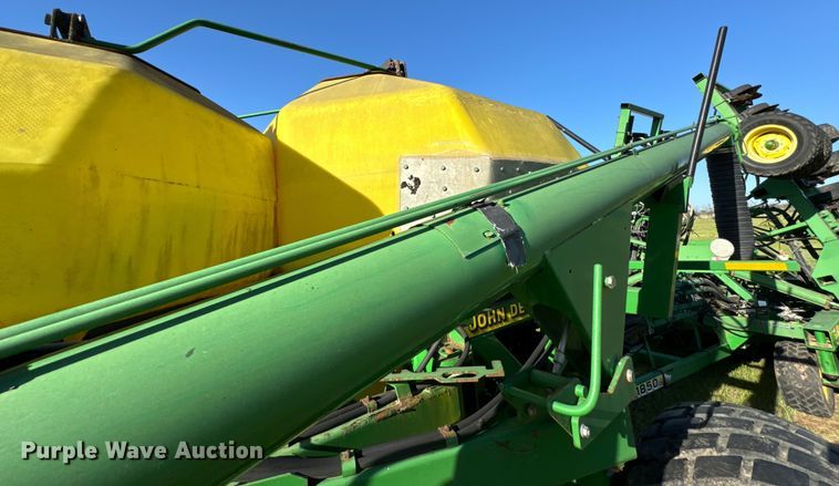 image for item ND9213 John Deere 1850 air seeder