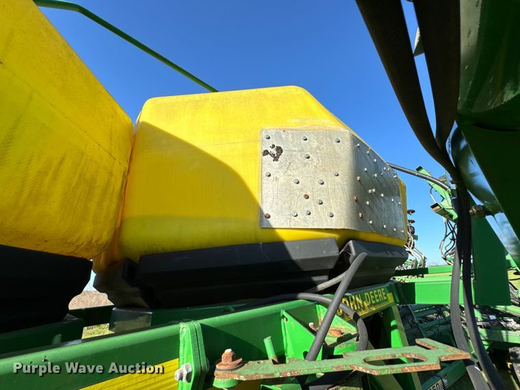 image for item ND9213 John Deere 1850 air seeder