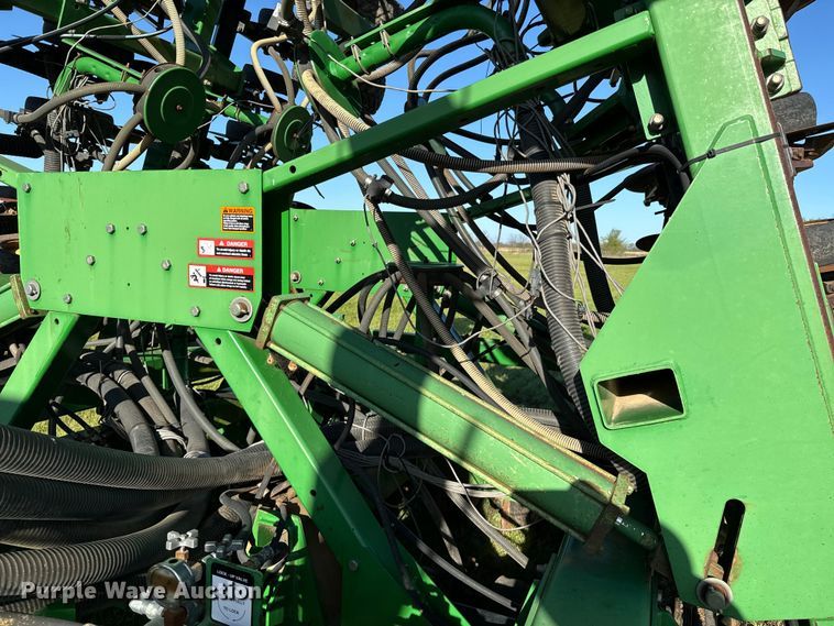 image for item ND9213 John Deere 1850 air seeder