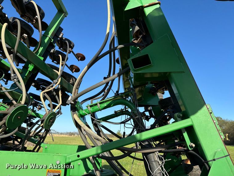 image for item ND9213 John Deere 1850 air seeder