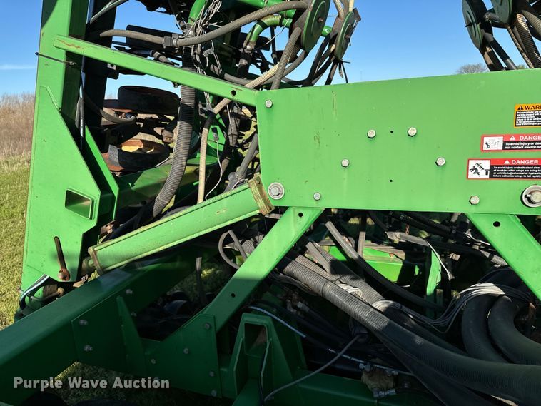 image for item ND9213 John Deere 1850 air seeder