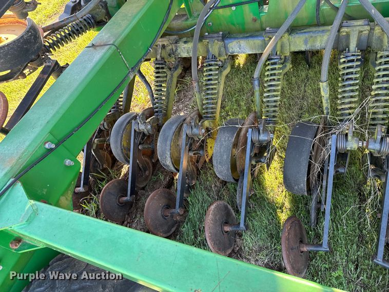 image for item ND9213 John Deere 1850 air seeder