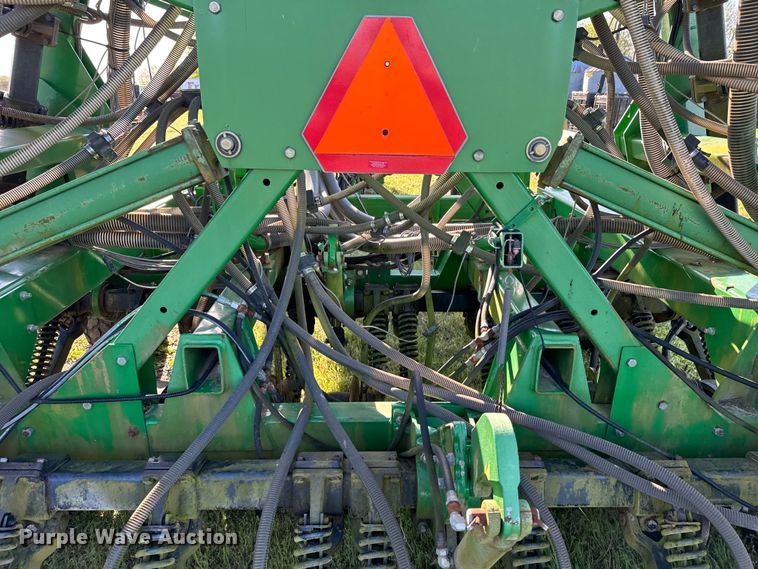 image for item ND9213 John Deere 1850 air seeder
