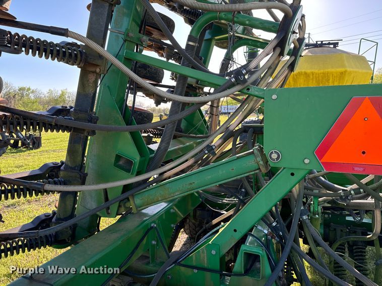 image for item ND9213 John Deere 1850 air seeder