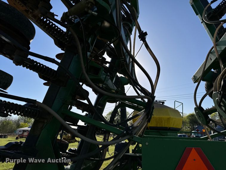 image for item ND9213 John Deere 1850 air seeder
