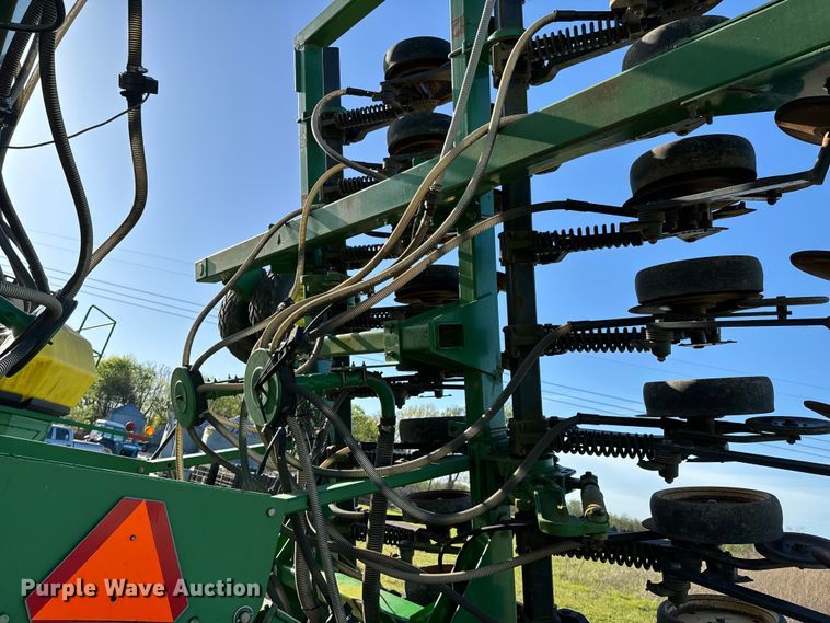 image for item ND9213 John Deere 1850 air seeder
