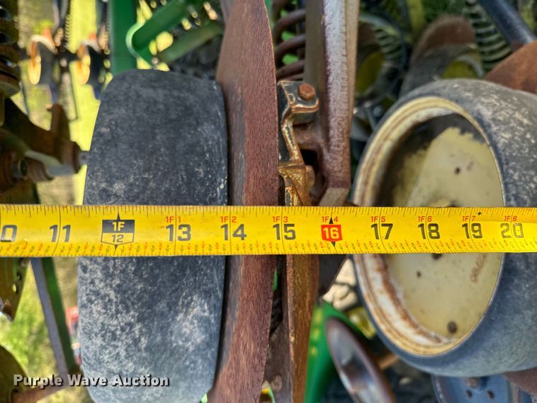 image for item ND9213 John Deere 1850 air seeder