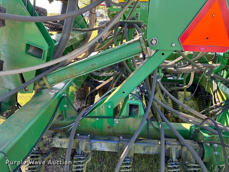 image for item ND9213 John Deere 1850 air seeder