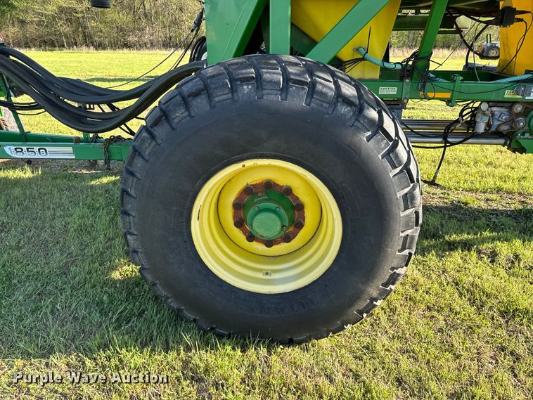 image for item ND9213 John Deere 1850 air seeder