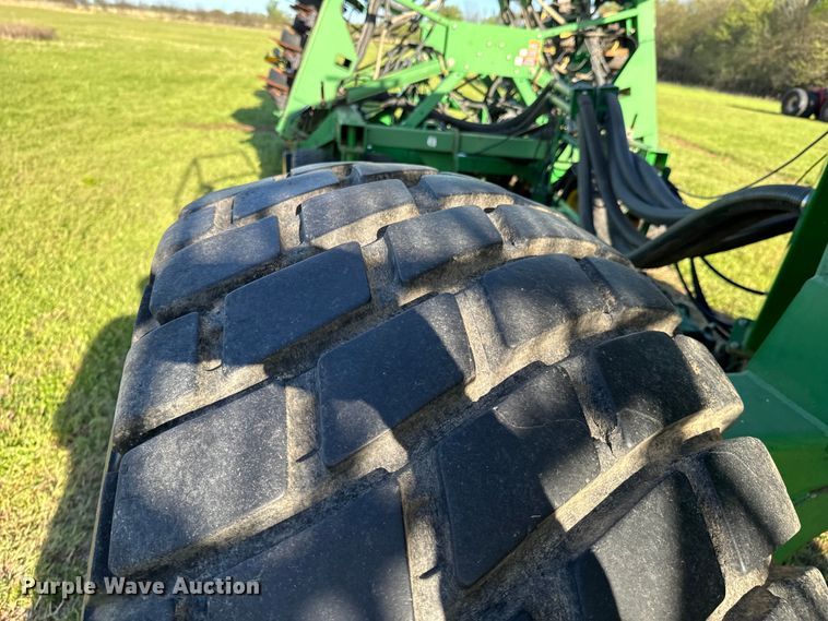 image for item ND9213 John Deere 1850 air seeder